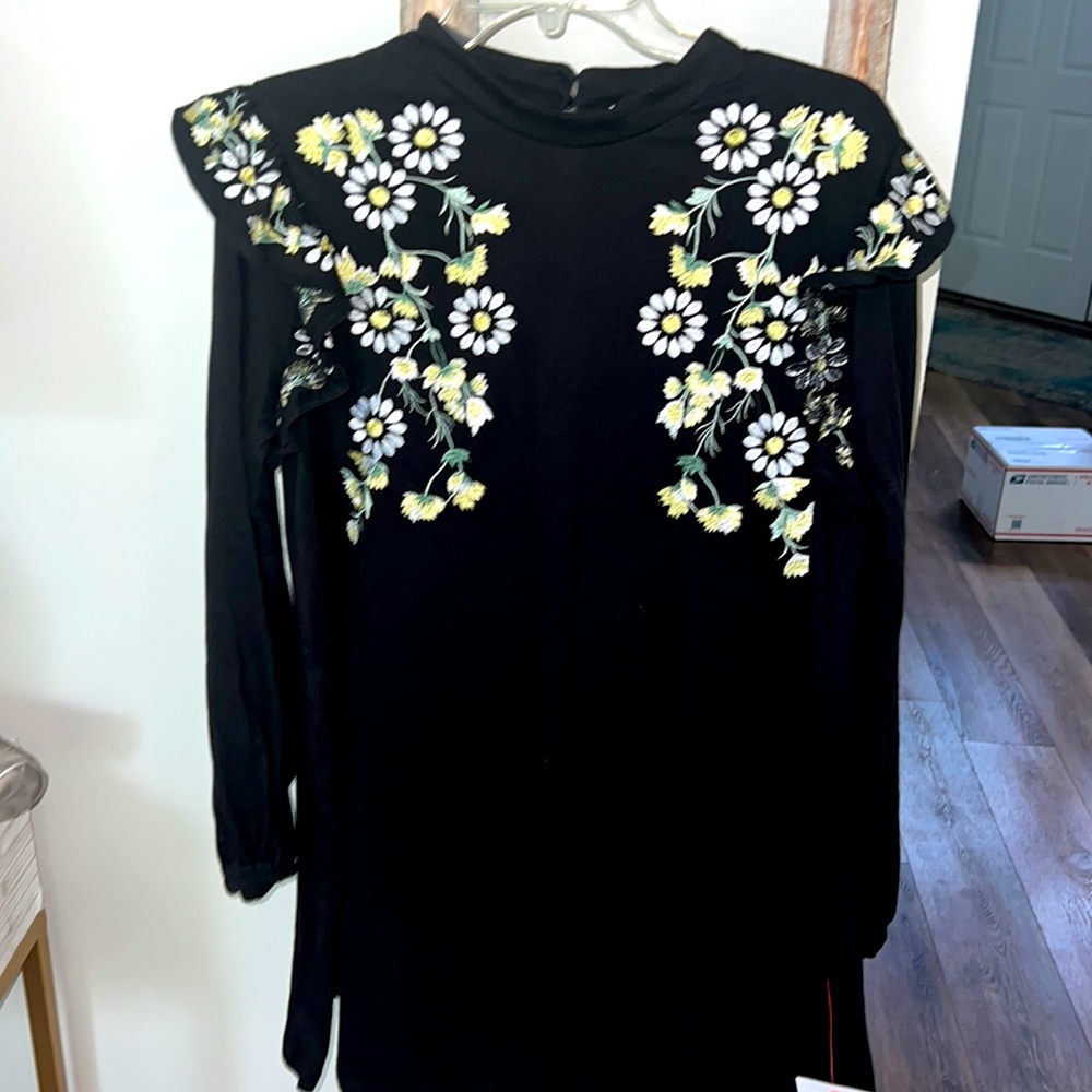 ASOS DESIGN‎ mini swing dress with shoulder ruffle and daisy embroidery black 8